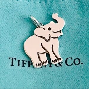 Tiffany & Co 💯% Auth Smiling Elephant Pendant 925 Sterling W/Pouch ✨RARE✨EUC✨